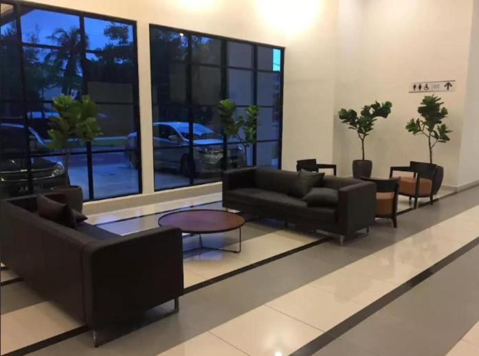 Platino Up To 10 Pax, Few Steps To Paradigm And Escape Jb Pangsapuri Johor Bahru