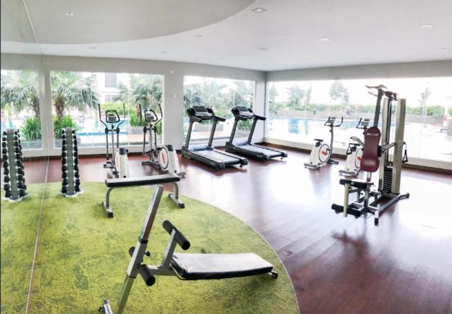 Platino Up To 10 Pax, Few Steps To Paradigm And Escape Jb * Johor Bahru